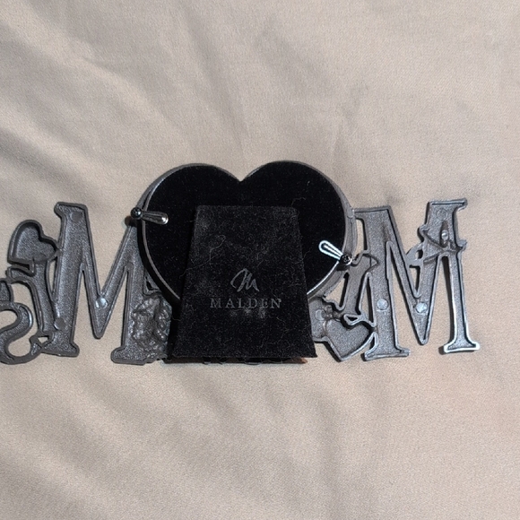 Malden Silver Mr & Mrs Heart Frame - Picture 2 of 4